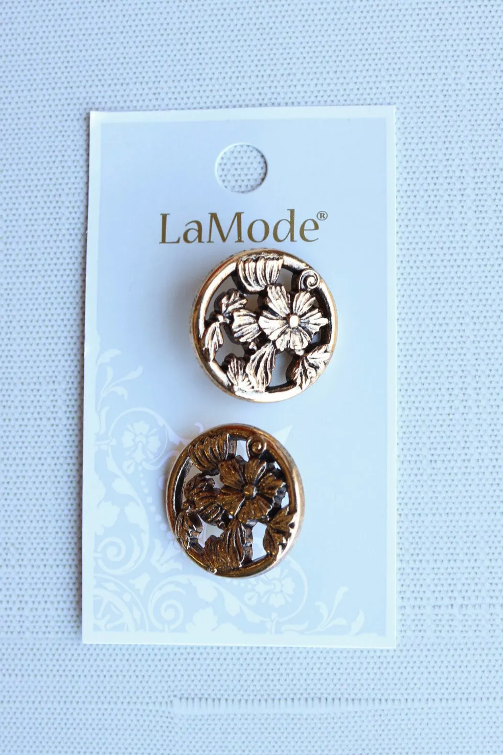 7/8" Vintage Gold Flower In A Ring Buttons | LaMode